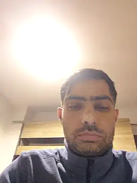 Snapshot of andreiiiii2025 chatting on November 28, 9:56 am andreiiiii2025 online show from November 28, 9:56 am