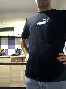 Snapshot of andreiiiii2025 chatting on February 9, 10:08 am andreiiiii2025 online show from February 9, 10:08 am