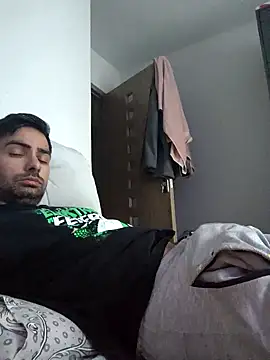 Snapshot of andreiiiii2025 chatting on March 3, 2:23 pm andreiiiii2025 online show from March 3, 2:23 pm