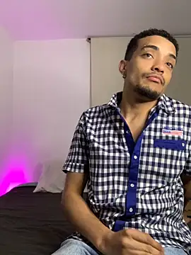 Snapshot of eross_chipre_ chatting on October 6, 12:19 am eross chipre online show from October 6, 12:19 am