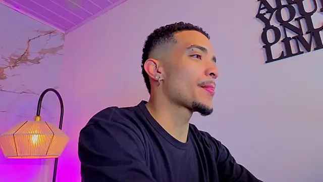 Snapshot of eross_chipre_ chatting on October 10, 11:53 am eross chipre online show from October 10, 11:53 am