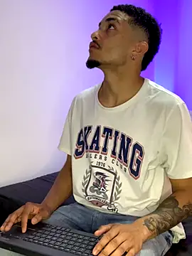 Snapshot of eross_chipre_ chatting on October 26, 4:40 am eross chipre online show from October 26, 4:40 am