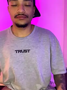 Snapshot of eross_chipre_ chatting on November 3, 8:48 am eross chipre online show from November 3, 8:48 am