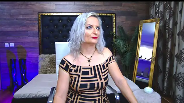 Snapshot of LadyTouch chatting on March 10, 8:26 am LadyTouch online show from March 10, 8:26 am