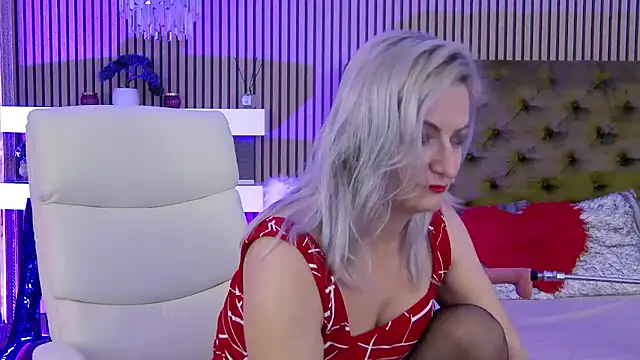 Snapshot of LadyTouch chatting on December 3, 3:03 am LadyTouch online show from December 3, 3:03 am