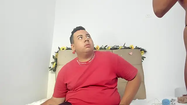 Snapshot of MICHAEL_AND_SHARON chatting on February 27, 5:45 am MICHAEL AND SHARON online show from February 27, 5:45 am