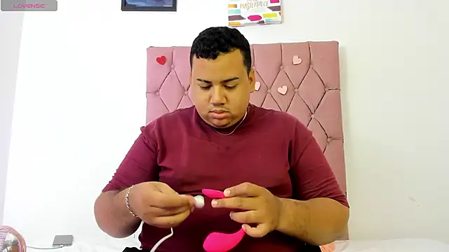 Snapshot of MICHAEL_AND_SHARON chatting on September 27, 3:44 am MICHAEL AND SHARON online show from September 27, 3:44 am