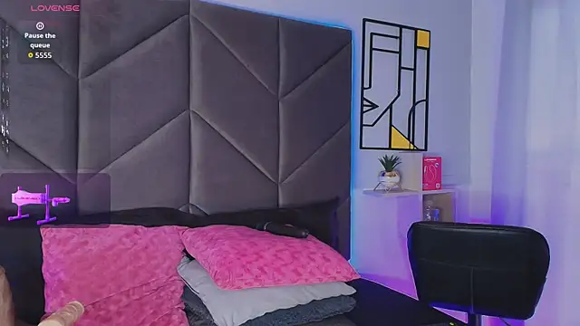 Snapshot of Carlaguzman_ chatting on June 22, 6:27 pm Carlaguzman online show from June 22, 6:27 pm