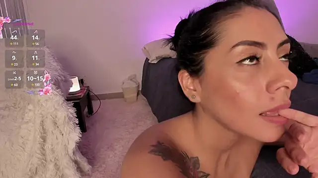 Snapshot of _lucianapalmer chatting on March 4, 6:50 pm lucianapalmer online show from March 4, 6:50 pm