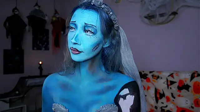 SunnivaCovil online show from October 31, 4:08 pm