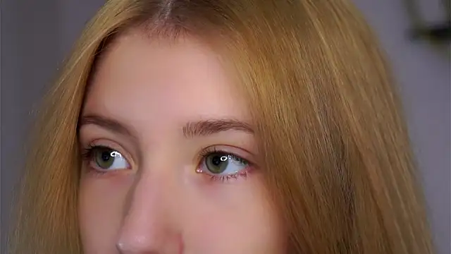 SunnivaCovil online show from November 11, 5:24 pm