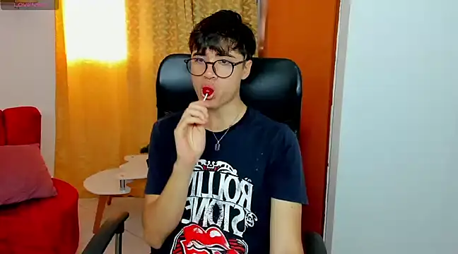 Snapshot of liam_orion chatting on March 7, 6:33 pm liam orion online show from March 7, 6:33 pm