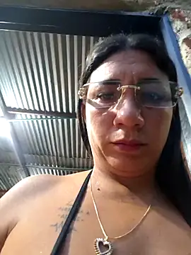 Snapshot of hot_veteran01 chatting on May 18, 10:21 am hot veteran01 online show from May 18, 10:21 am