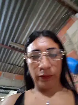 Snapshot of hot_veteran01 chatting on May 25, 10:38 pm hot veteran01 online show from May 25, 10:38 pm