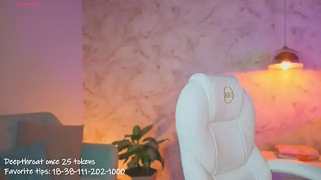 Snapshot of Leaa_Cox chatting on June 25, 8:13 pm Leaa Cox online show from June 25, 8:13 pm
