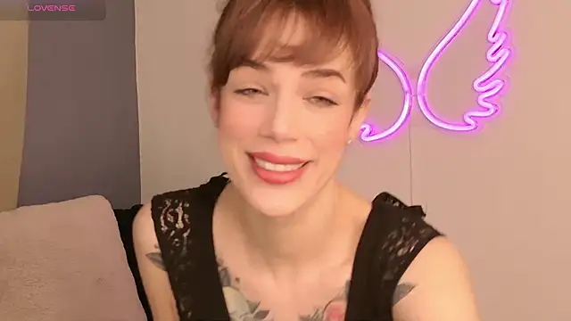 Snapshot of FrancescaFerra chatting on February 8, 1:47 pm FrancescaFerra online show from February 8, 1:47 pm