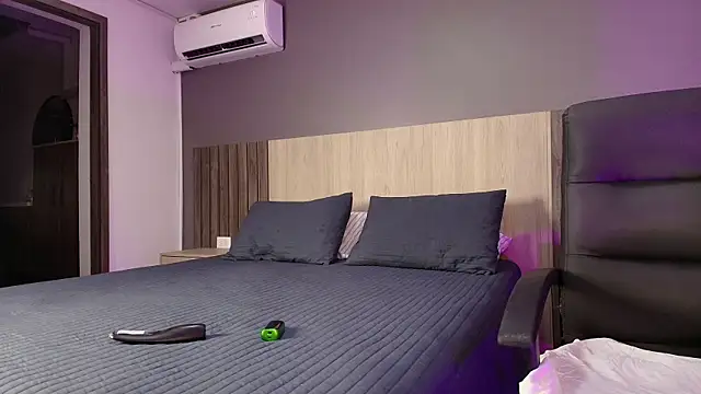 Snapshot of Ashly_hills chatting on March 4, 3:33 am Ashly hills online show from March 4, 3:33 am