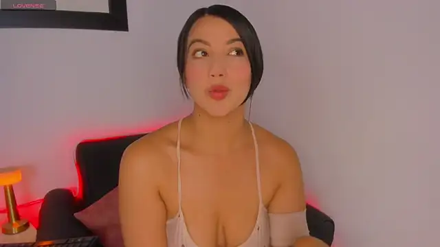 Snapshot of MIaloveone_ chatting on May 10, 2:28 am MIaloveone online show from May 10, 2:28 am