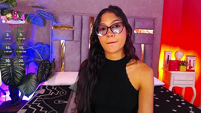 Tyla Ks online show from December 3, 7:45 pm