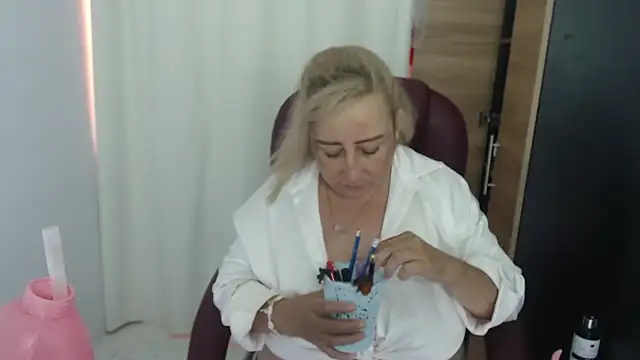 Snapshot of Mature_2025 chatting on June 10, 3:22 pm Mature 2025 online show from June 10, 3:22 pm