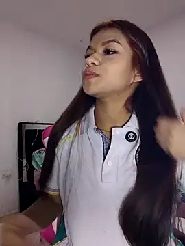 Snapshot of sophia_ramirez12 chatting on May 29, 9:13 pm sophia ramirez12 online show from May 29, 9:13 pm