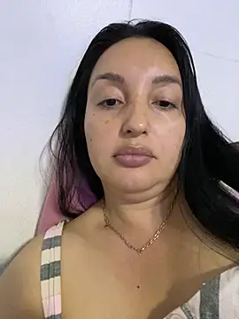 Snapshot of tu-bebitaa chatting on February 19, 2:33 am tu-bebitaa online show from February 19, 2:33 am