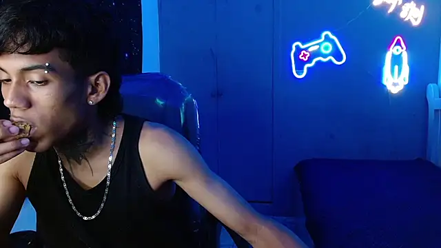 Snapshot of RyanKing19 chatting on February 26, 8:00 pm RyanKing19 online show from February 26, 8:00 pm