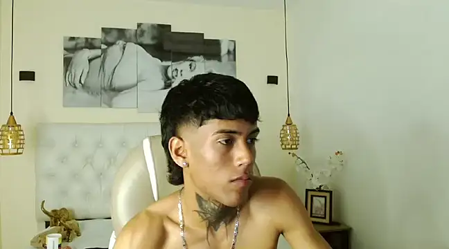 Snapshot of RyanKing19 chatting on March 4, 3:59 pm RyanKing19 online show from March 4, 3:59 pm