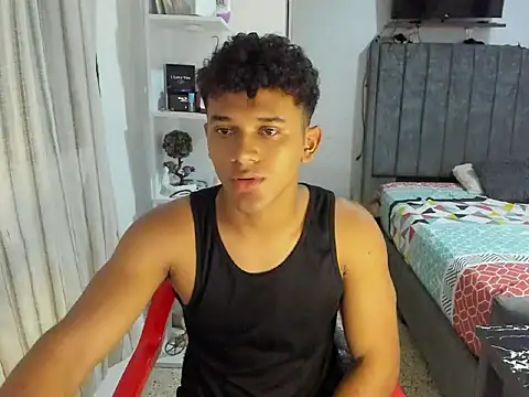 Snapshot of Fox2evans chatting on December 16, 12:04 am Fox2evans online show from December 16, 12:04 am