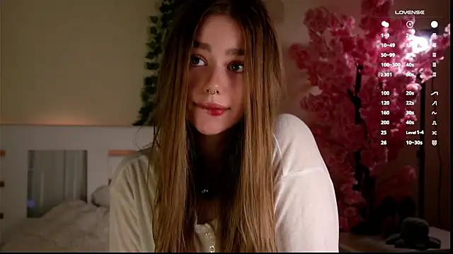 Snapshot of EmilaMills chatting on May 24, 12:15 am EmilaMills online show from May 24, 12:15 am
