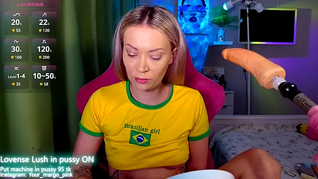 Snapshot of Margony chatting on October 31, 4:02 am Margony online show from October 31, 4:02 am