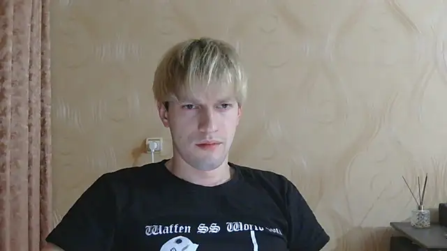 Snapshot of frama666 chatting on May 17, 8:16 pm frama666 online show from May 17, 8:16 pm