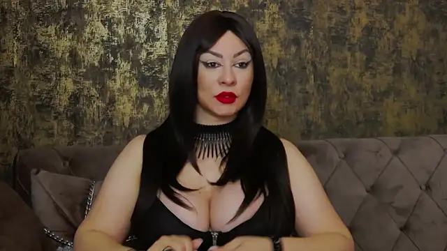 Snapshot of MistressAmberCrost chatting on October 28, 6:17 am MistressAmberCrost online show from October 28, 6:17 am