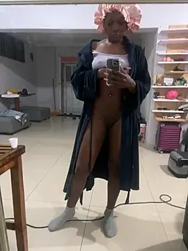 Snapshot of xxTatiannaxx chatting on June 6, 12:38 am xxTatiannaxx online show from June 6, 12:38 am