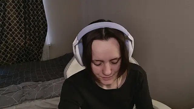 Luna Loveee online show from March 19, 4:05 am