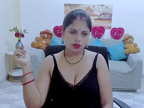 leahgotiii online show from August 1, 10:03 am
