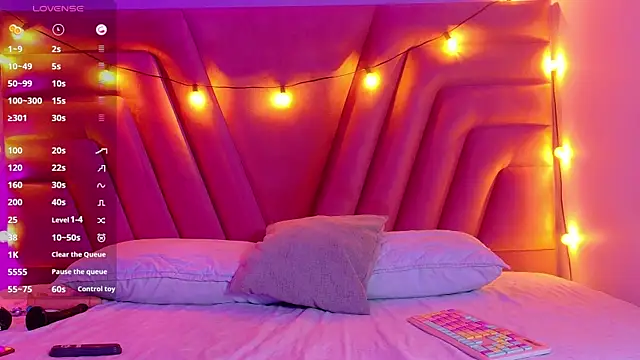 innocenthazel online show from September 17, 3:08 am