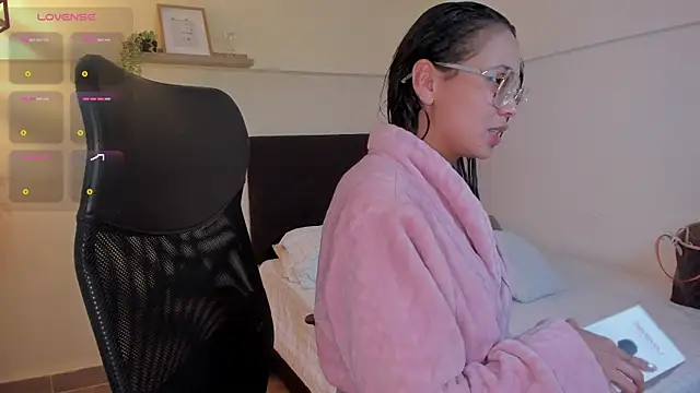 Lucia Brown  online show from July 31, 11:26 pm