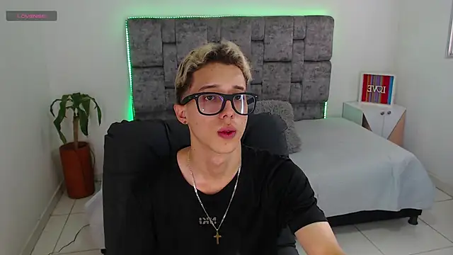 skinny bigcock02 online show from December 19, 7:43 pm