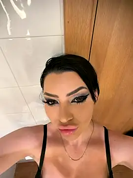 Mia Splash online show from November 28, 8:33 pm