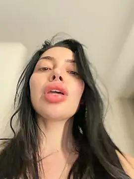 Mia Splash online show from May 5, 8:44 am