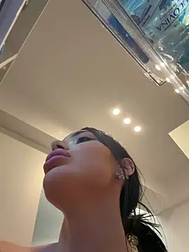 Mia Splash online show from May 15, 7:32 pm