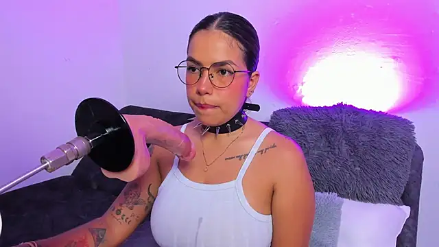 AngelaRicci online show from November 20, 9:03 pm