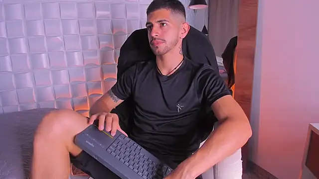 AlejandroStormm online show from November 21, 7:56 pm