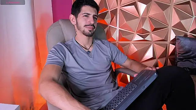 Snapshot of AlejandroStormm chatting on March 21, 4:06 am AlejandroStormm online show from March 21, 4:06 am