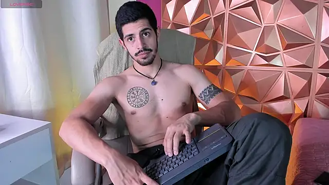 Snapshot of AlejandroStormm chatting on March 25, 4:51 am AlejandroStormm online show from March 25, 4:51 am