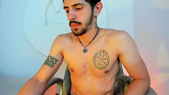 Snapshot of AlejandroStormm chatting on March 27, 8:26 am AlejandroStormm online show from March 27, 8:26 am