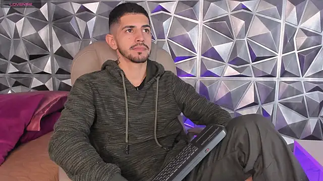 Snapshot of AlejandroStormm chatting on March 29, 8:14 am AlejandroStormm online show from March 29, 8:14 am