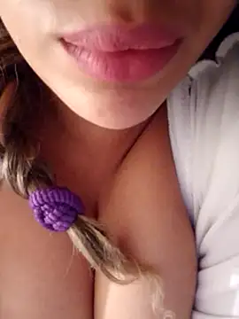 Snapshot of Sexlove1xo chatting on March 6, 2:30 am Sexlove1xo online show from March 6, 2:30 am