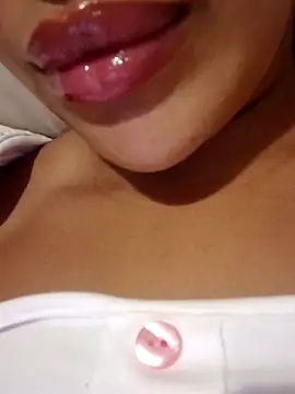 Snapshot of Sexlove1xo chatting on September 25, 12:03 am Sexlove1xo online show from September 25, 12:03 am